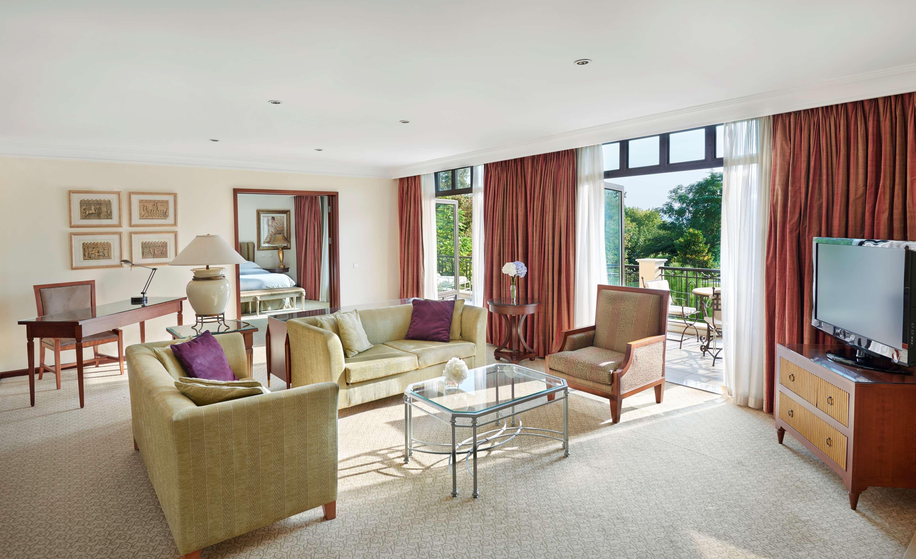 Hyatt Regency Thessaloniki Hotel Ngoại thất bức ảnh A suite at the InterContinental