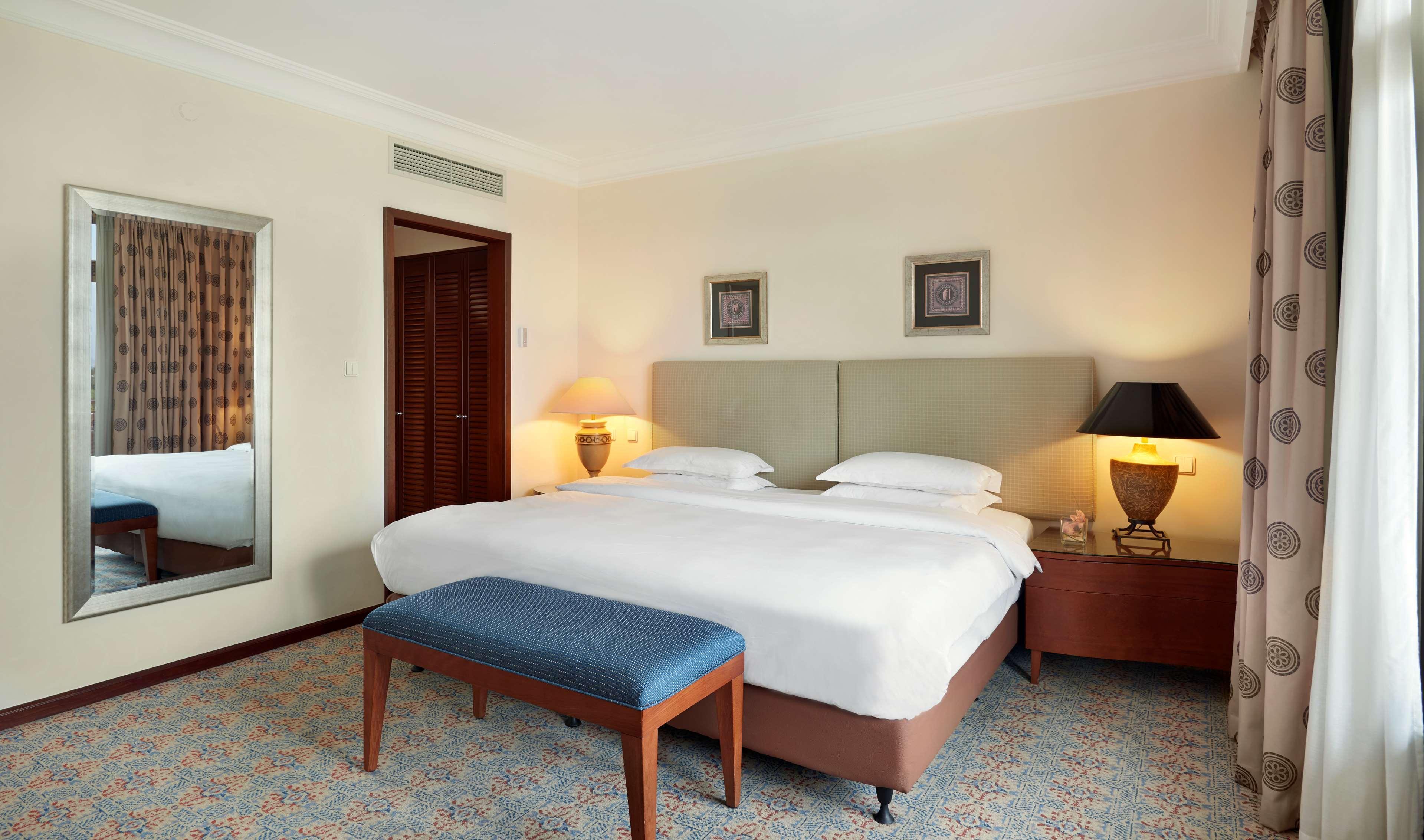 Hyatt Regency Thessaloniki Hotel Ngoại thất bức ảnh A bedroom at the hotel