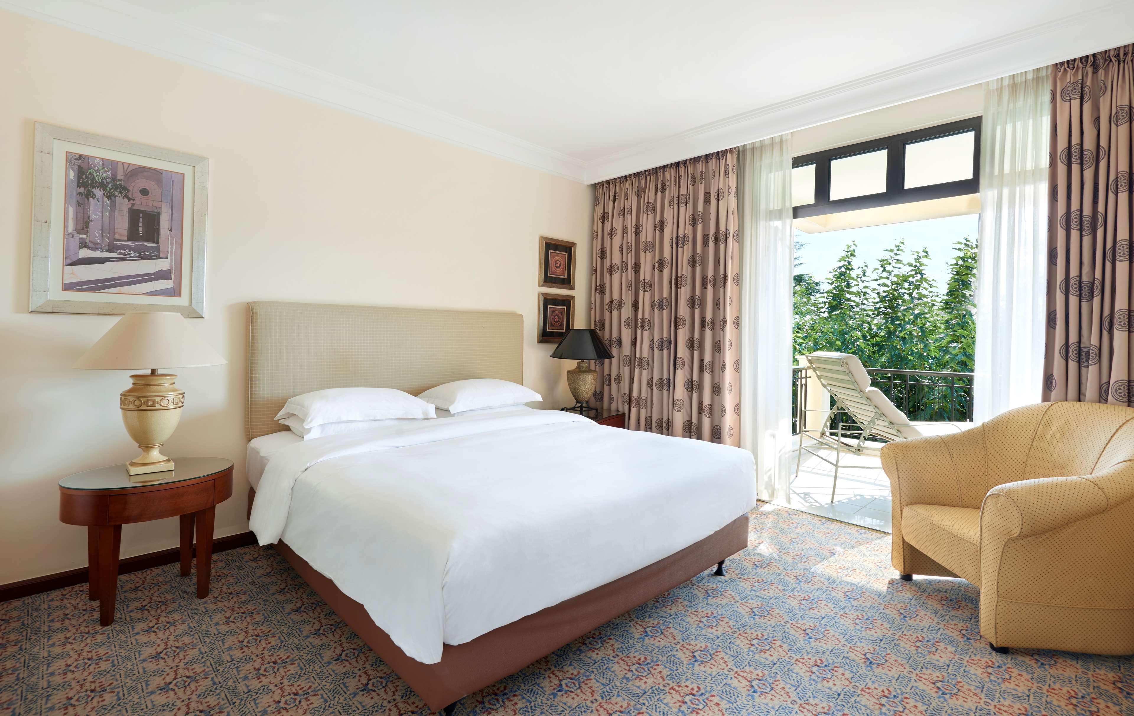 Hyatt Regency Thessaloniki Hotel Ngoại thất bức ảnh A room at the hotel