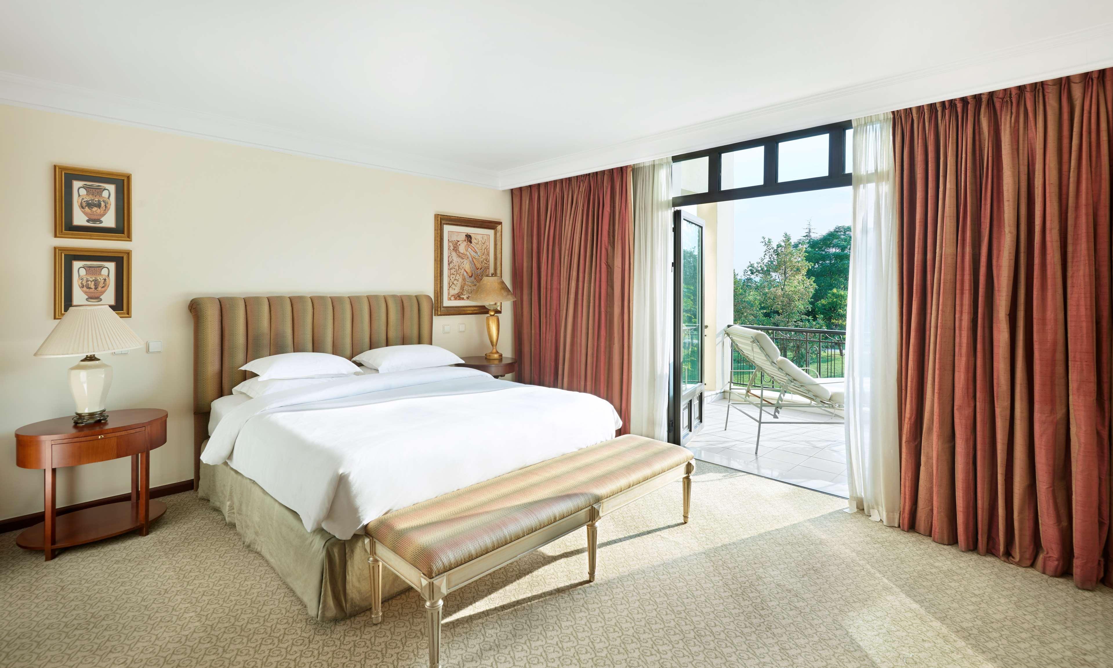 Hyatt Regency Thessaloniki Hotel Ngoại thất bức ảnh A bedroom at the Four Seasons Hotel