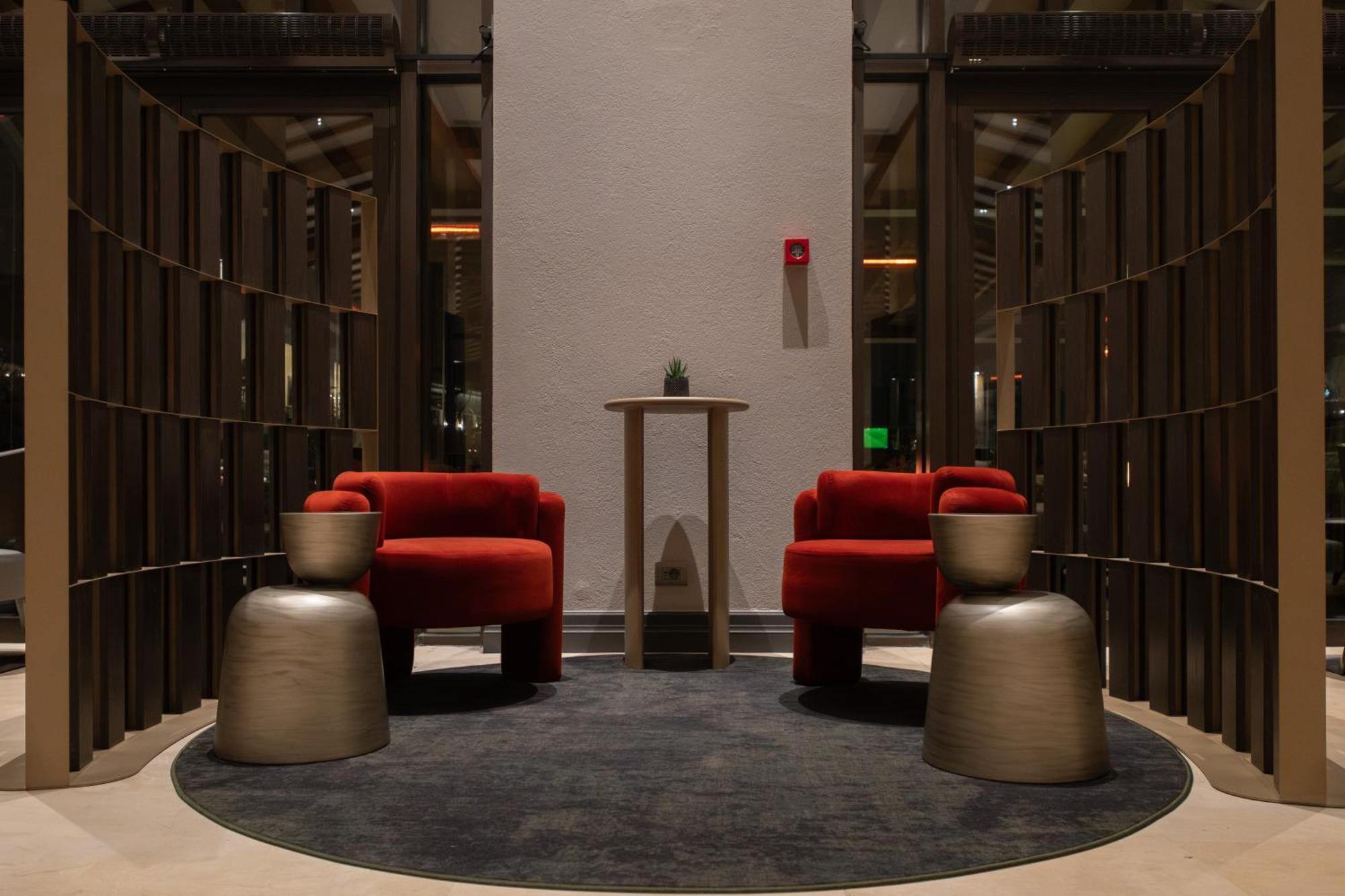 Hyatt Regency Thessaloniki Hotel Ngoại thất bức ảnh The lounge at the airport