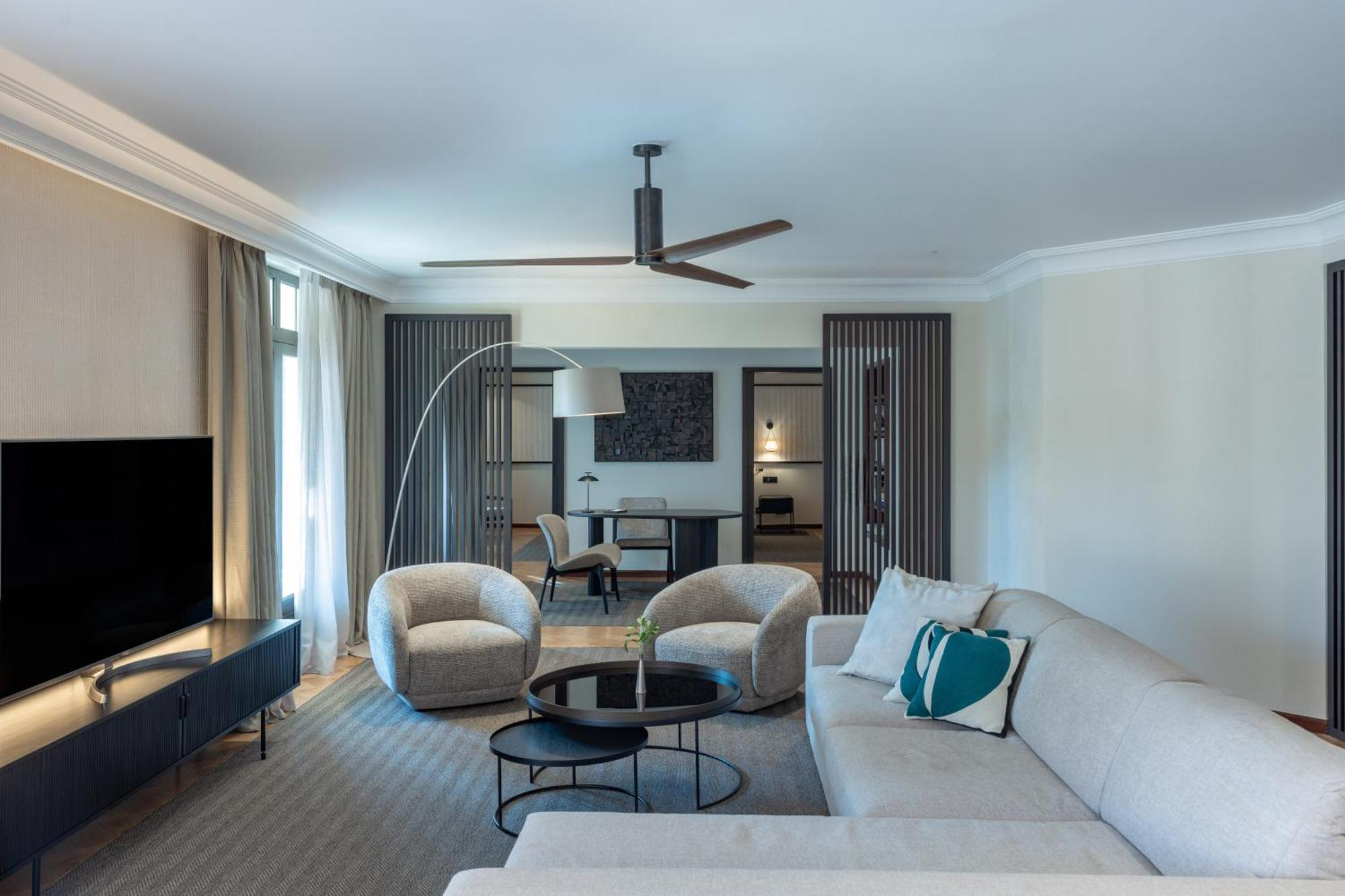 Hyatt Regency Thessaloniki Hotel Ngoại thất bức ảnh A living room with a fan